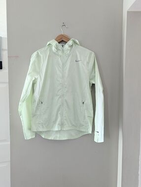 Nike Essentials Running Jacket Lime Ice Reflective Silver Small Windbreaker